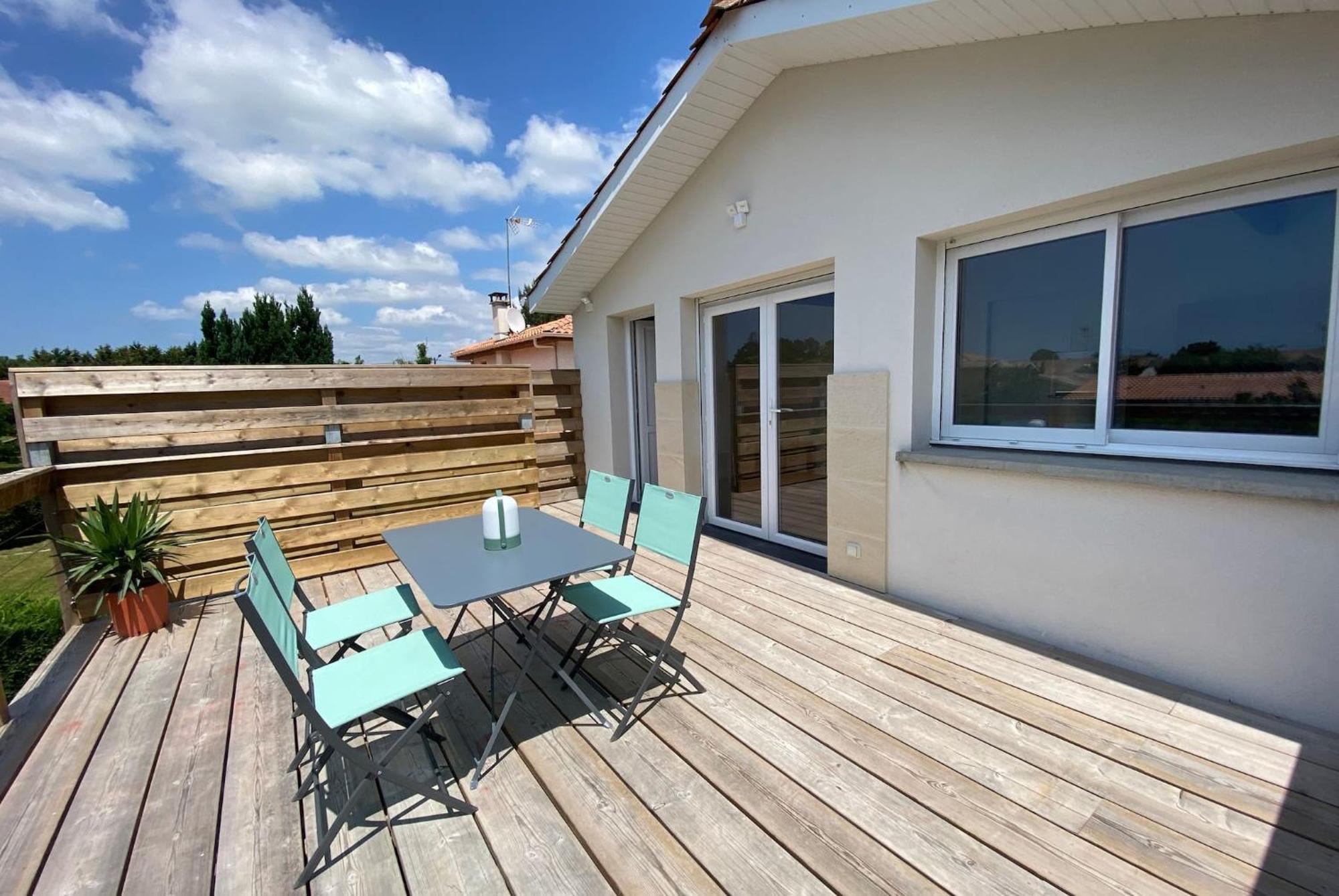 Appartement Des Pignons A Lege Bourg Exterior photo